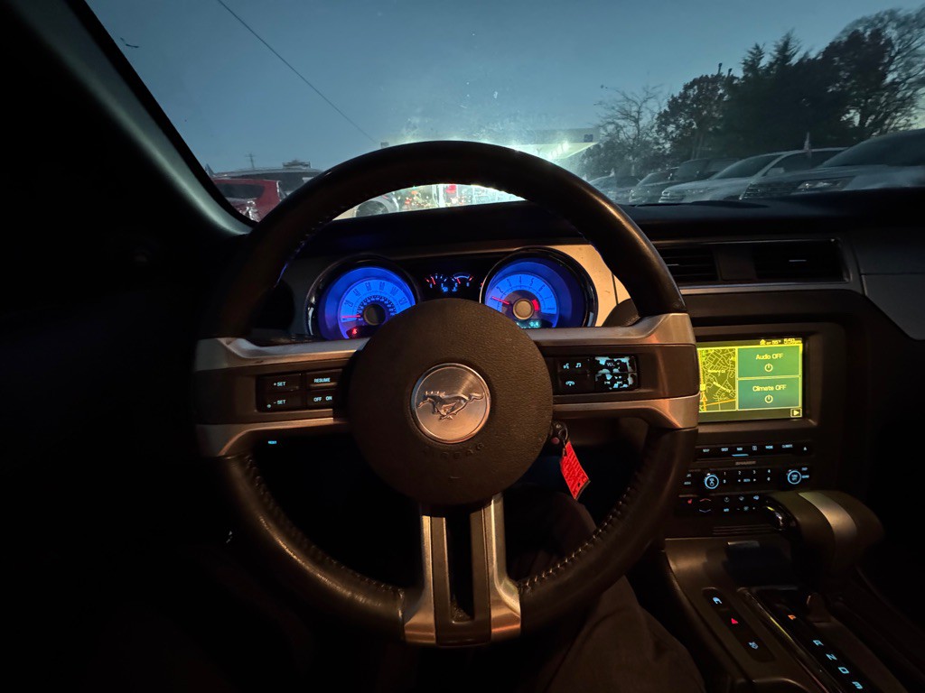 2010 Ford Mustang Image 12