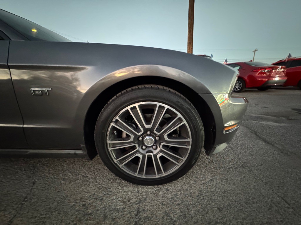 2010 Ford Mustang Image 19