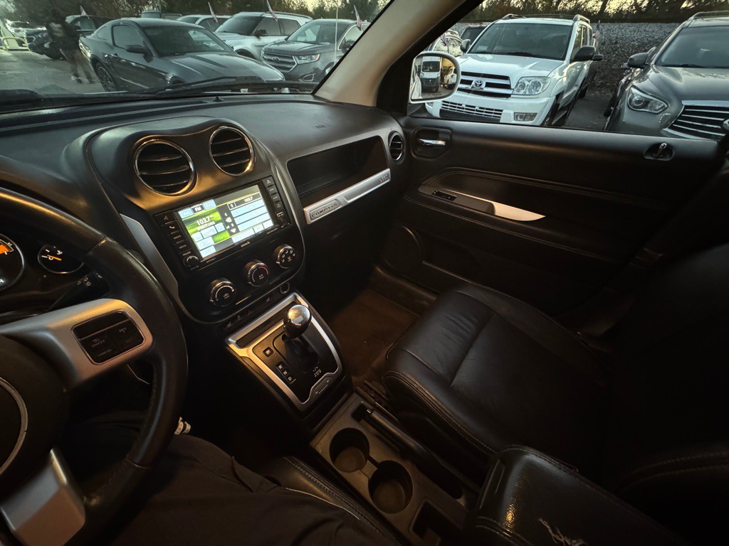 2017 Jeep Compass Image 14