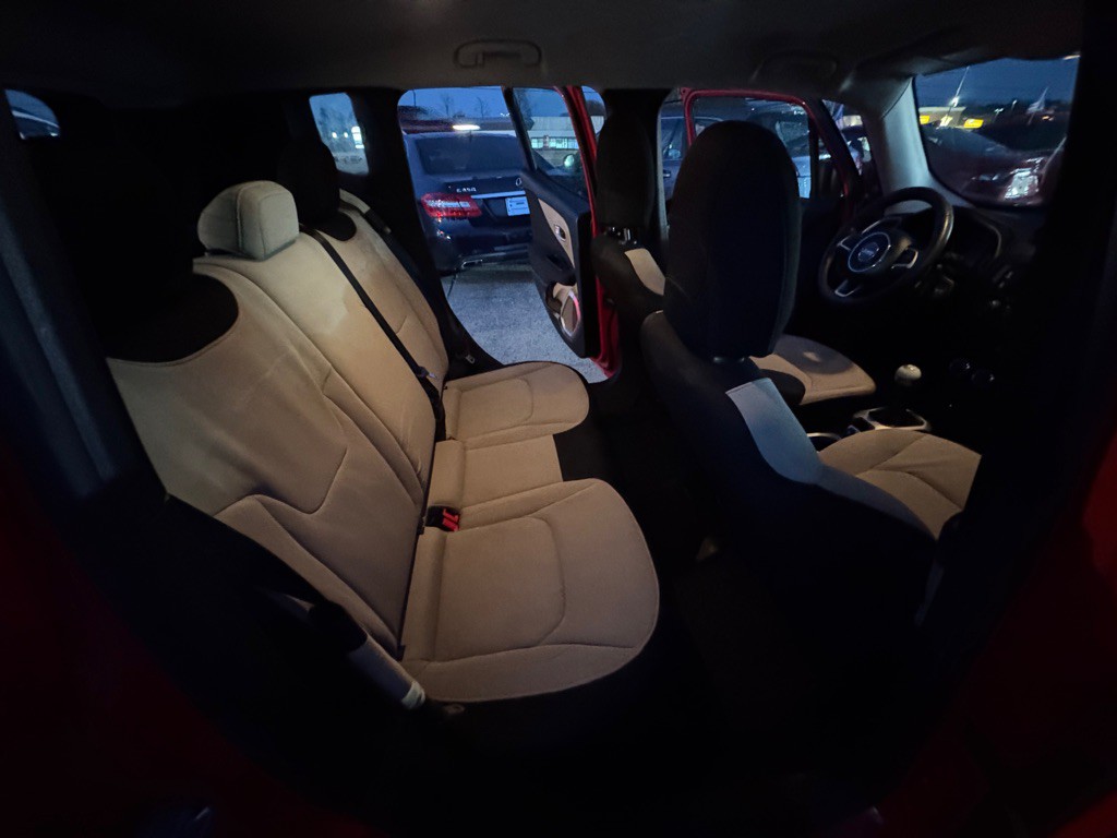 2015 Jeep Renegade Image 11