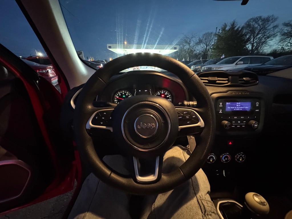 2015 Jeep Renegade Image 12