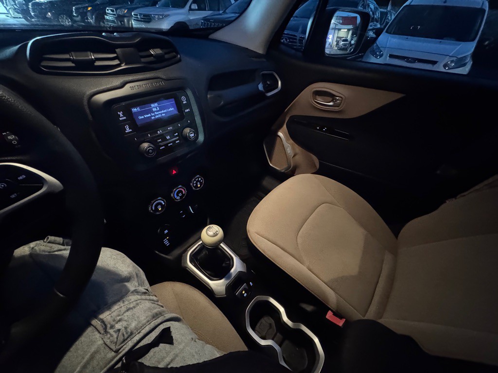 2015 Jeep Renegade Image 14