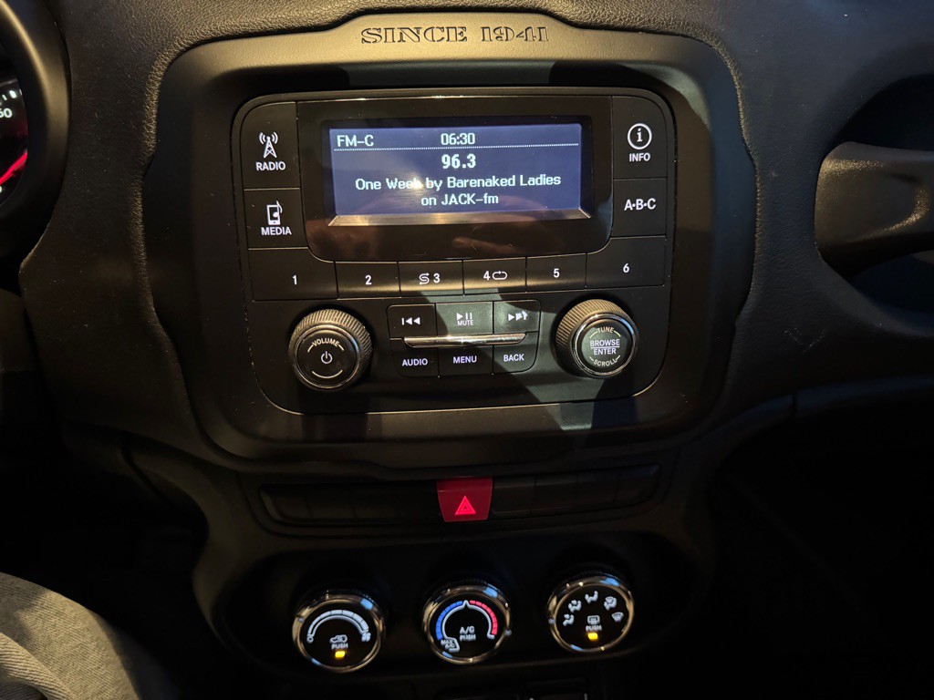 2015 Jeep Renegade Image 15