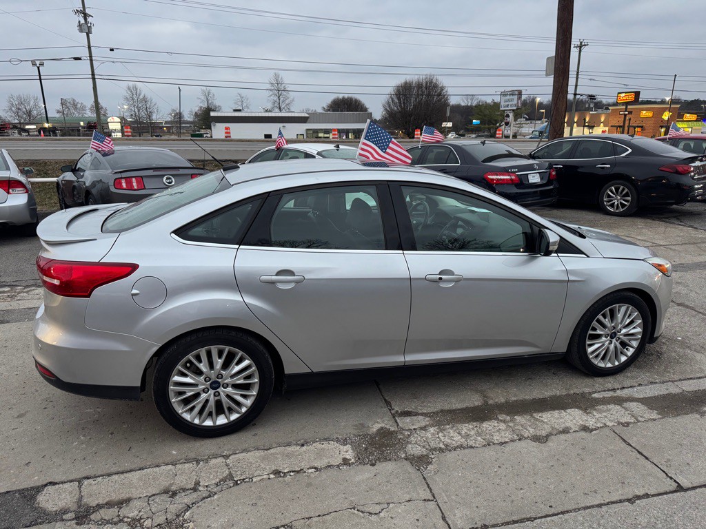 2017 Ford Focus Image 4