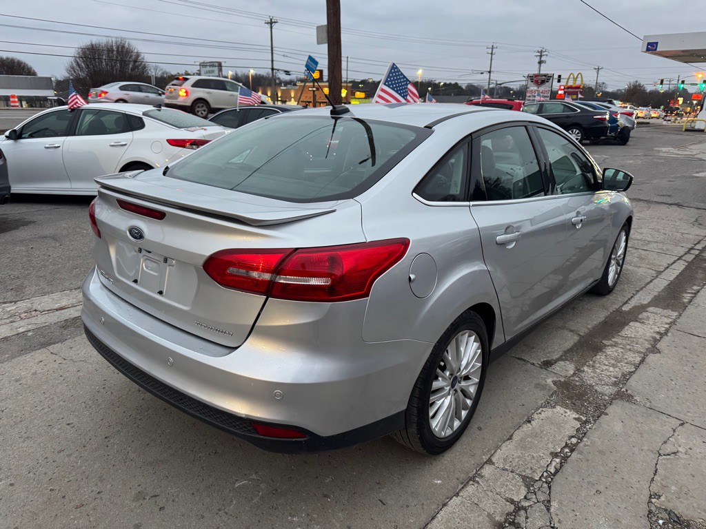 2017 Ford Focus Image 5