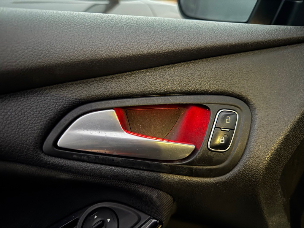 2017 Ford Focus Image 19