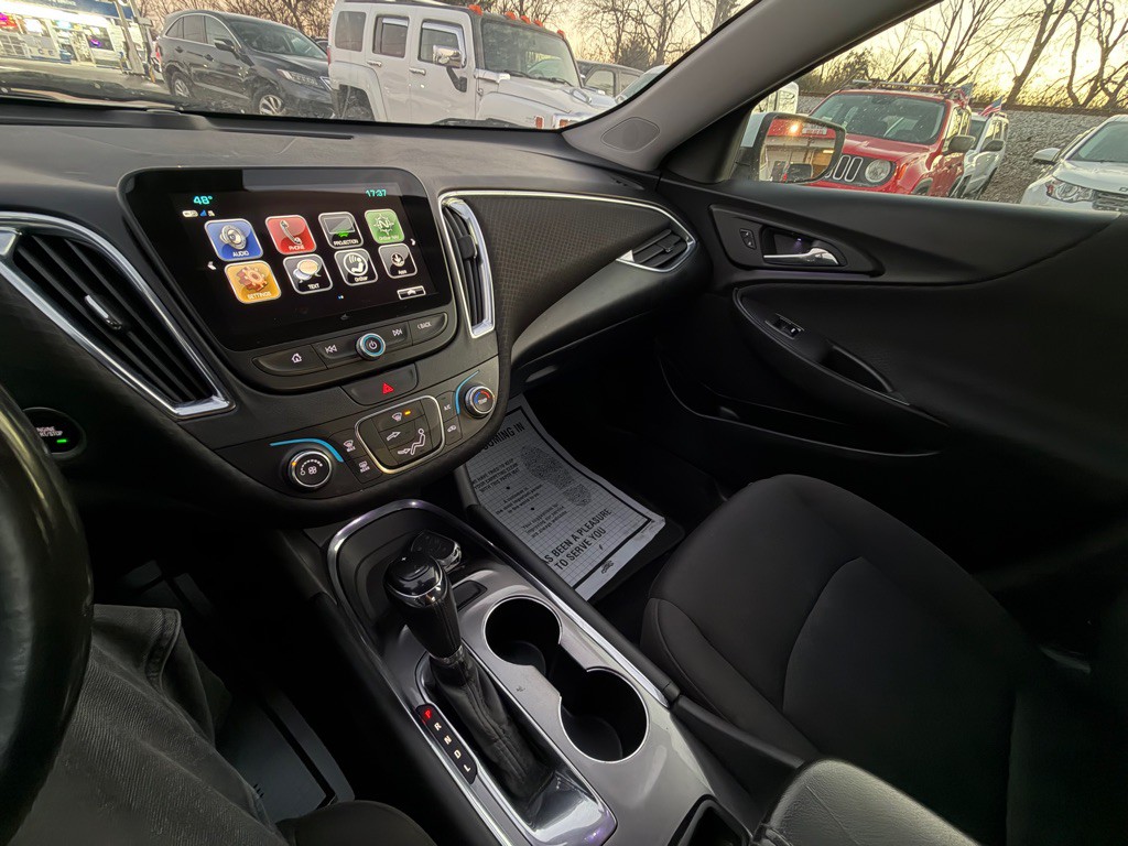 2018 Chevrolet Malibu Image 14