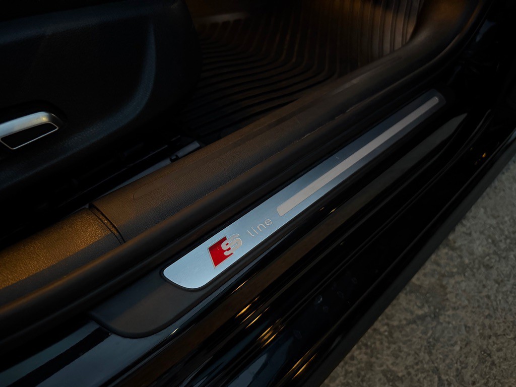 2016 Audi A4 Image 18