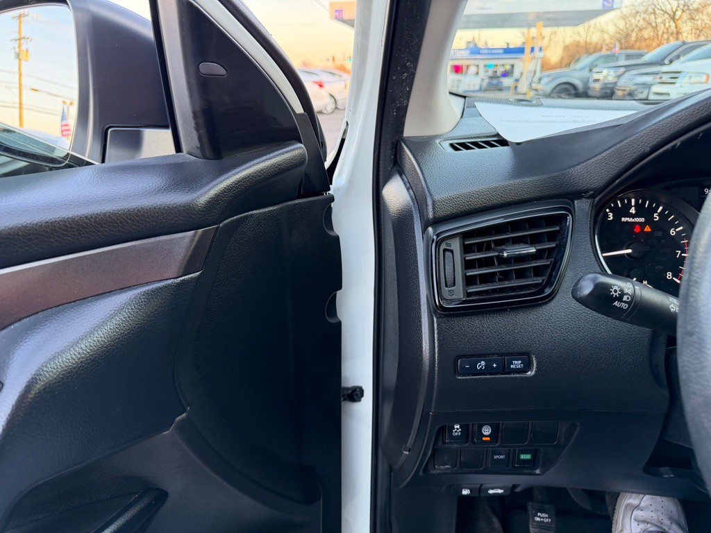 2020 Nissan Rogue Image 17