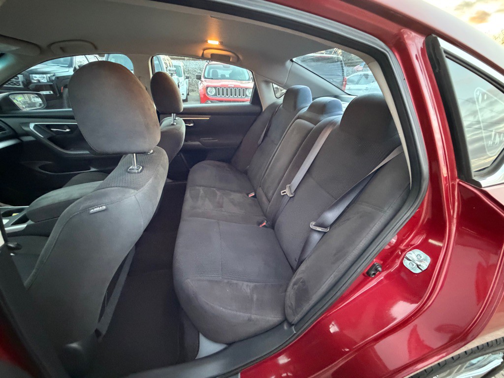 2015 Nissan Altima Image 9