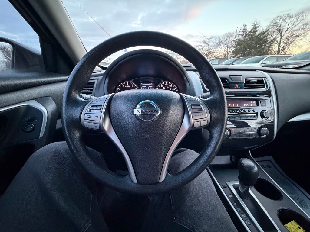 2015 Nissan Altima Image 11