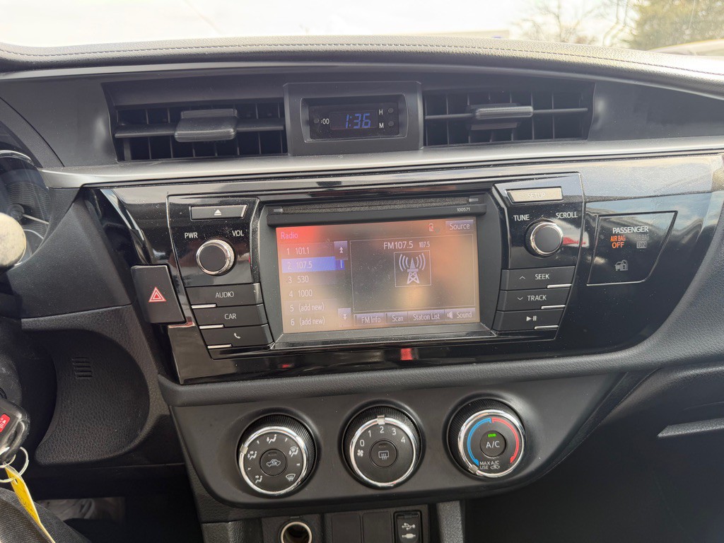 2016 Toyota Corolla Image 15