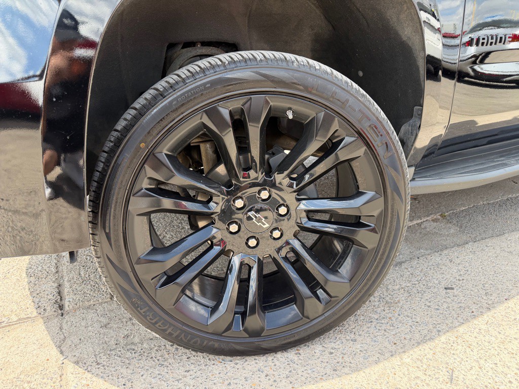 2017 Chevrolet Tahoe Image 2