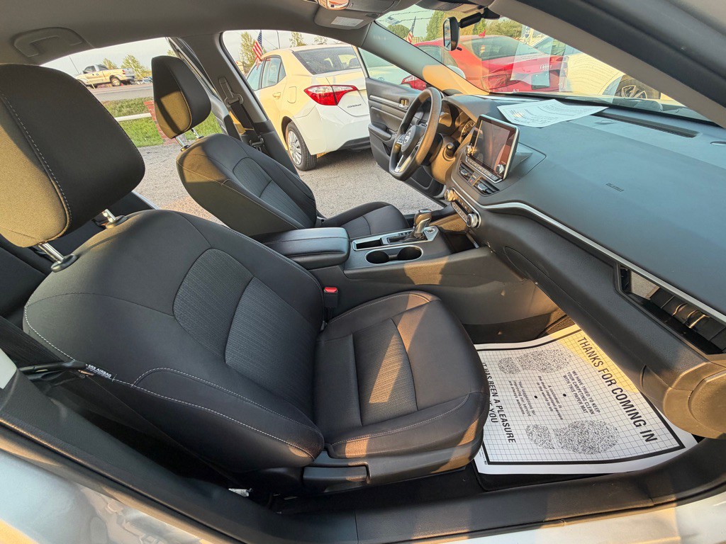 2022 Nissan Altima Image 9