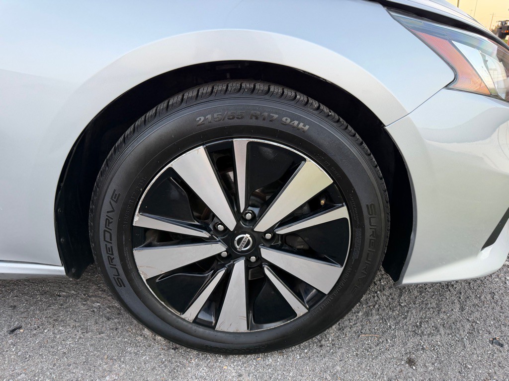 2022 Nissan Altima Image 17