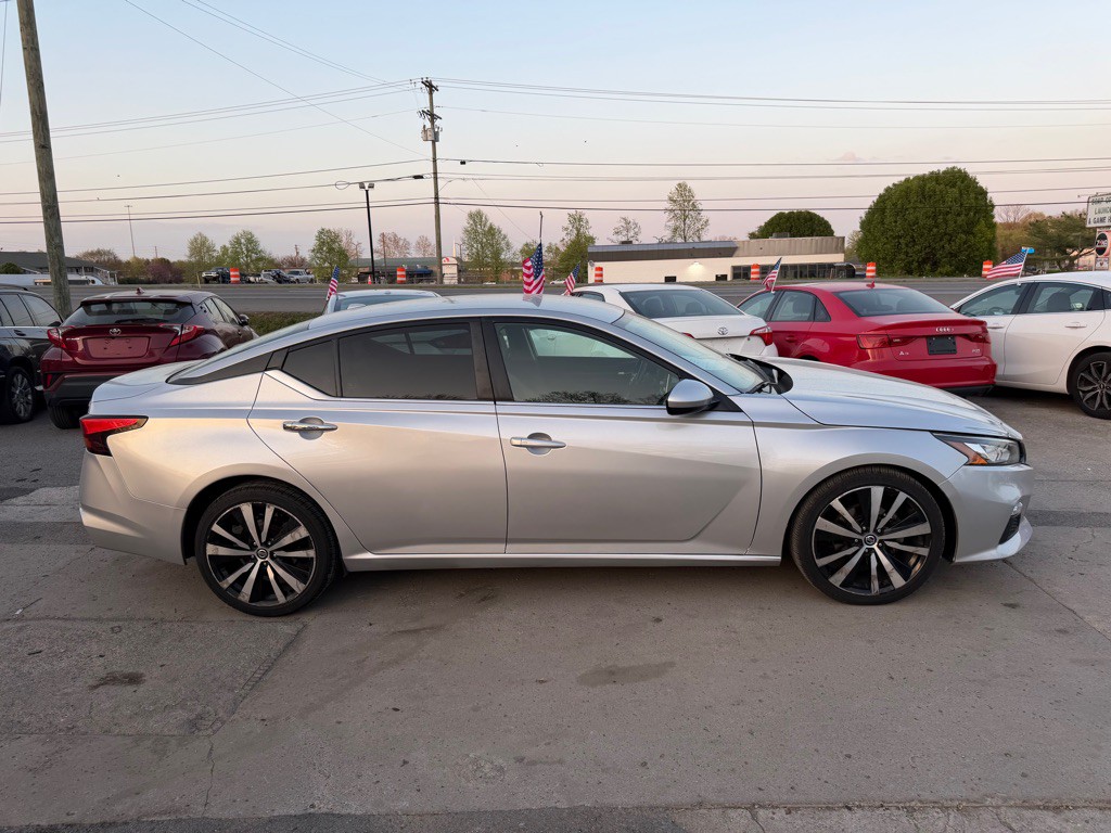 2021 Nissan Altima Image 4