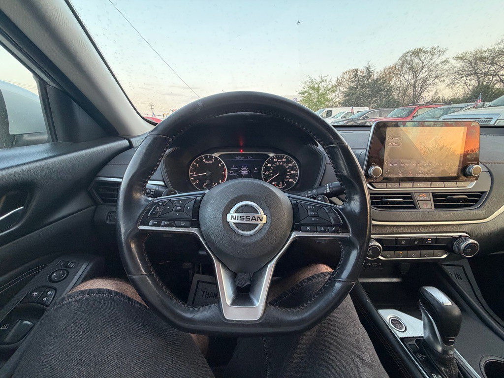 2021 Nissan Altima Image 12