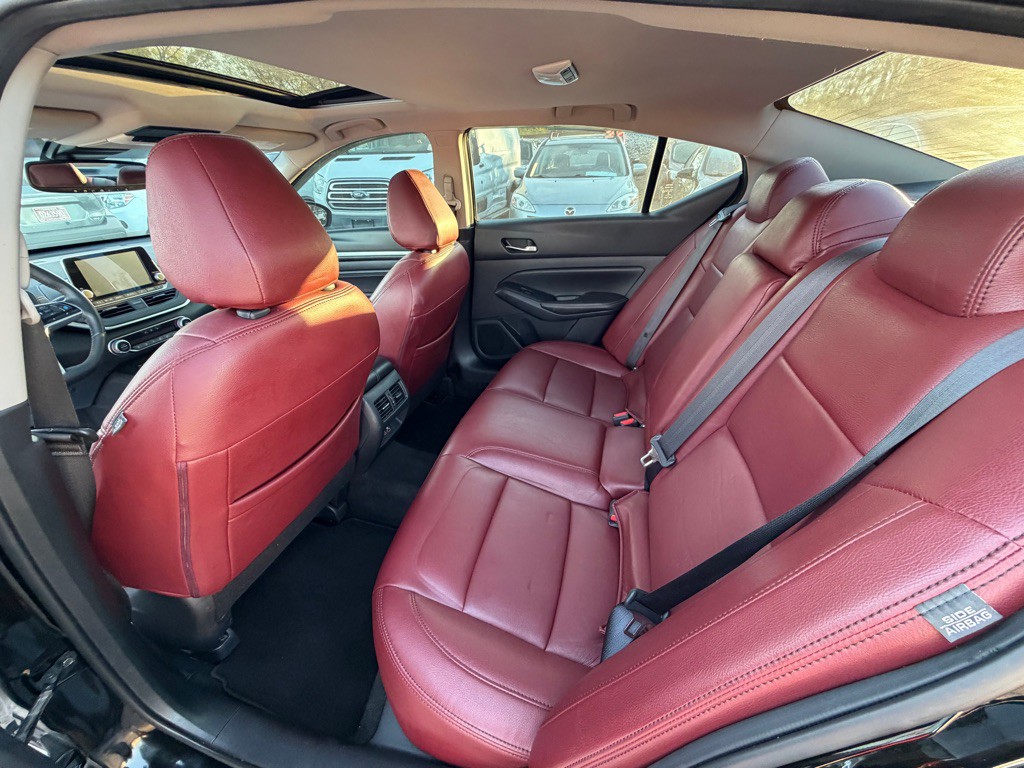 2019 Nissan Altima Image 10