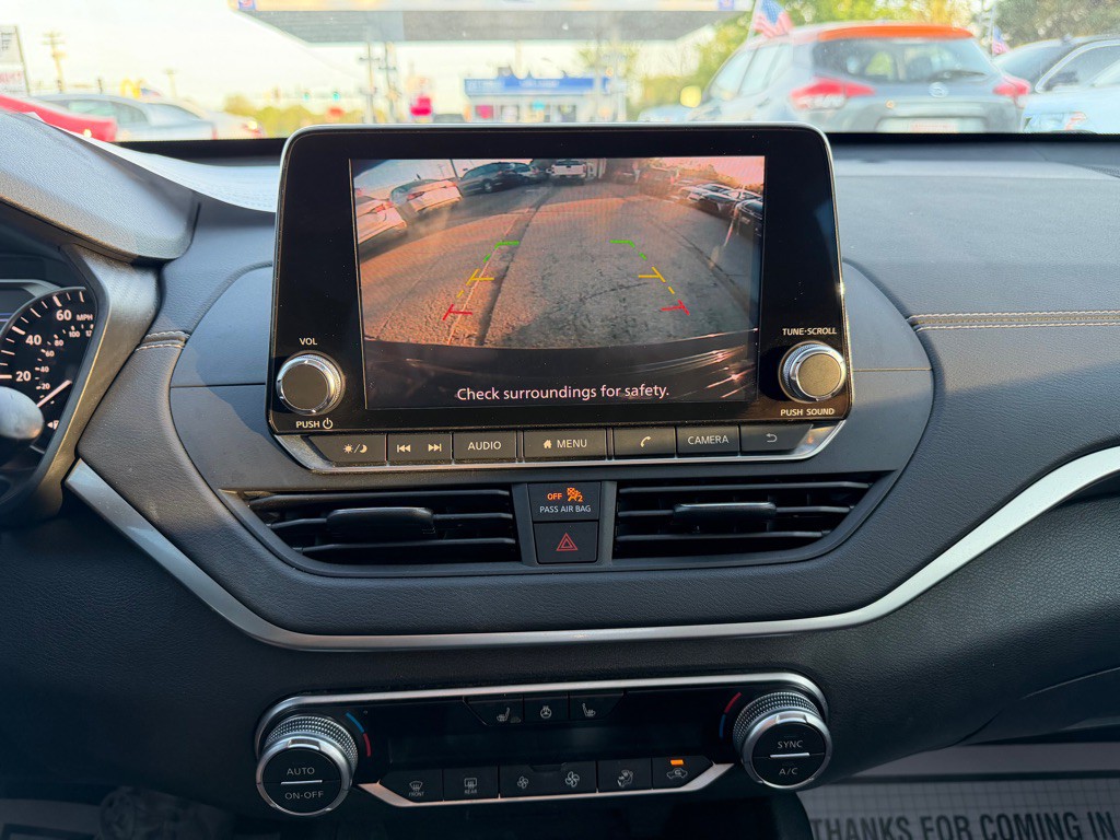 2019 Nissan Altima Image 16