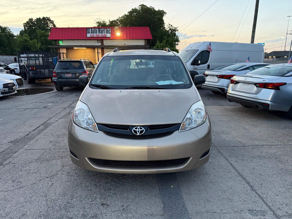 2007 Toyota Sienna Image 2