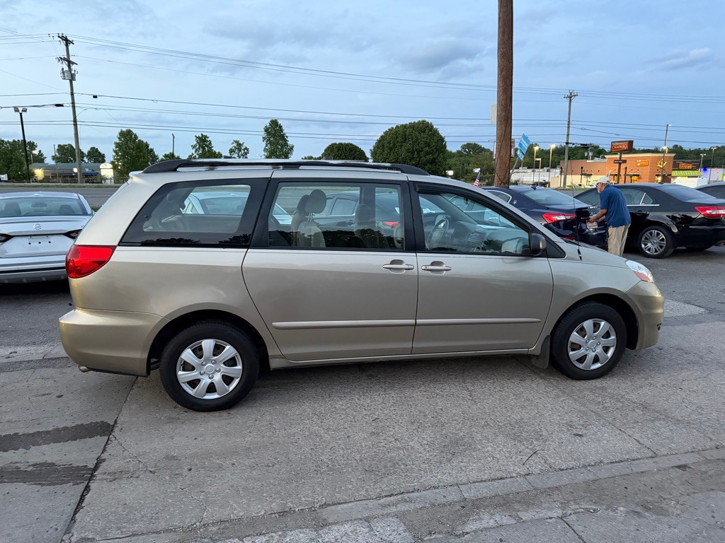 2007 Toyota Sienna Image 4