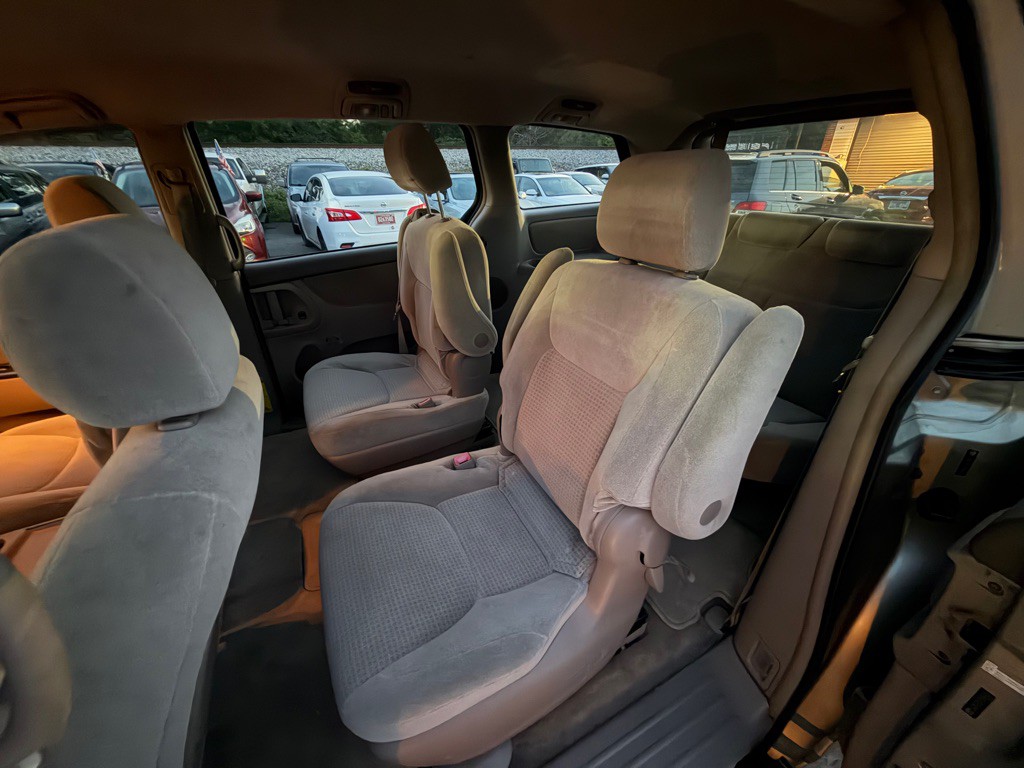 2007 Toyota Sienna Image 11