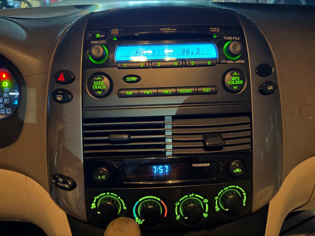 2007 Toyota Sienna Image 16