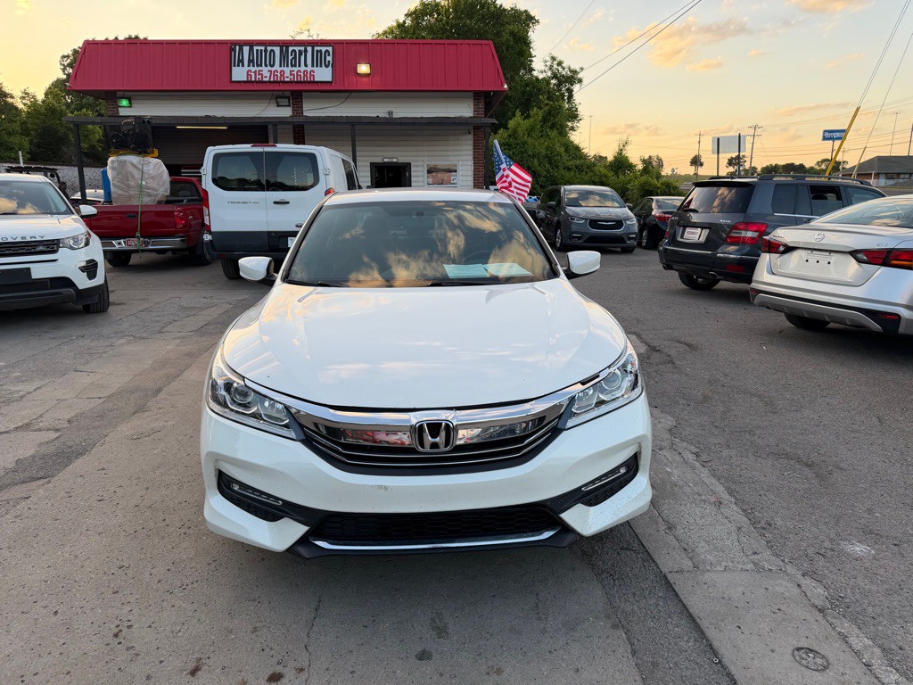 2017 Honda Accord Image 2