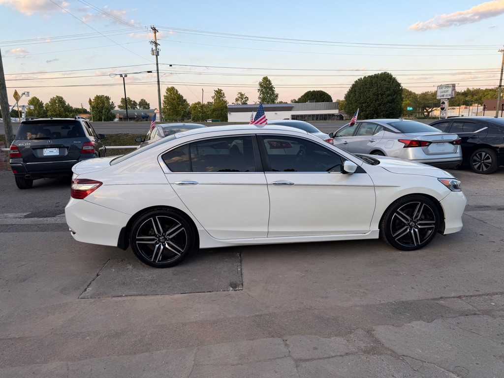 2017 Honda Accord Image 4