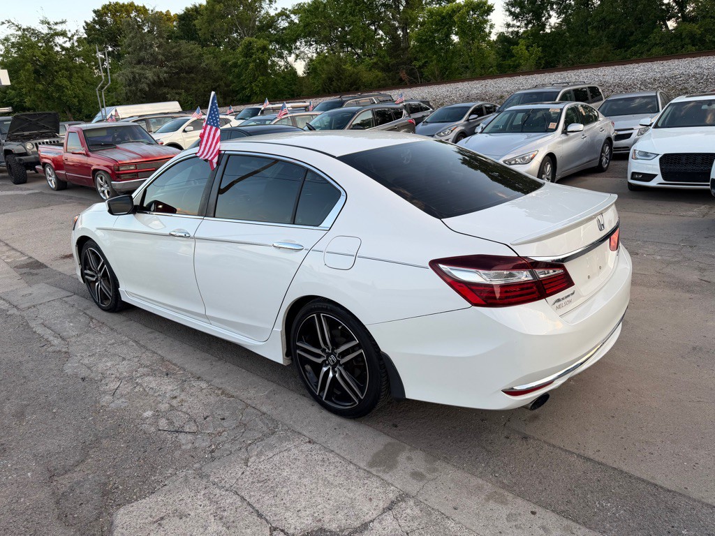 2017 Honda Accord Image 7