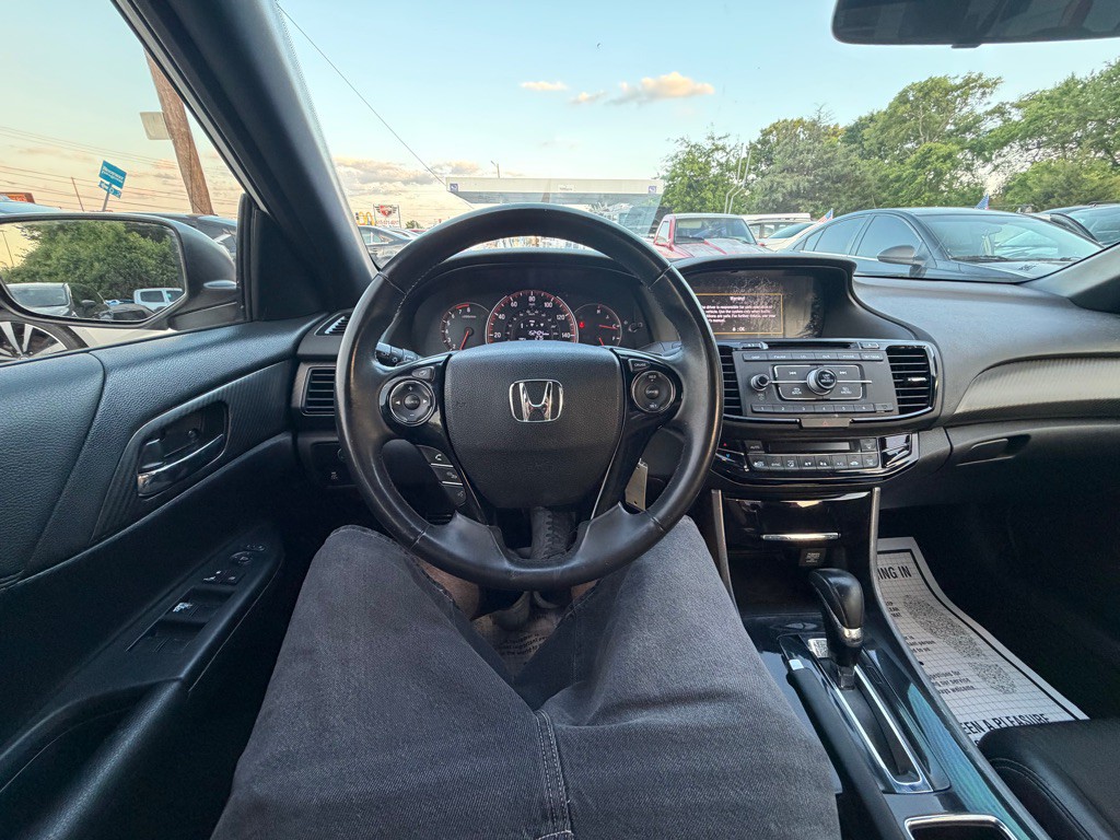 2017 Honda Accord Image 12