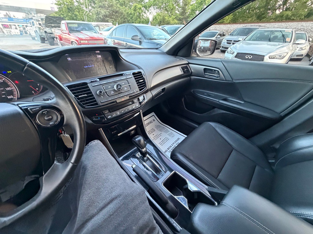 2017 Honda Accord Image 14