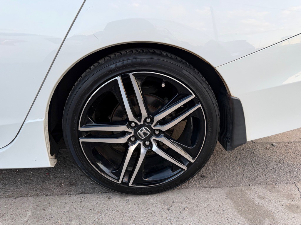 2017 Honda Accord Image 16
