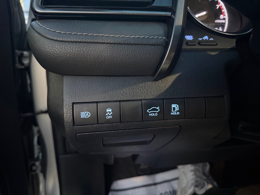 2020 Toyota Camry Image 17