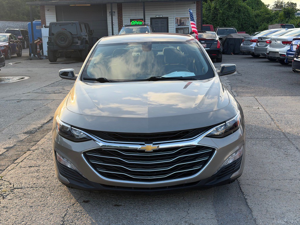 2022 Chevrolet Malibu Image 2