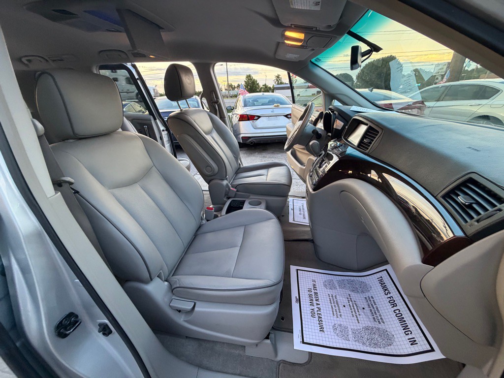2011 Nissan Quest Image 10