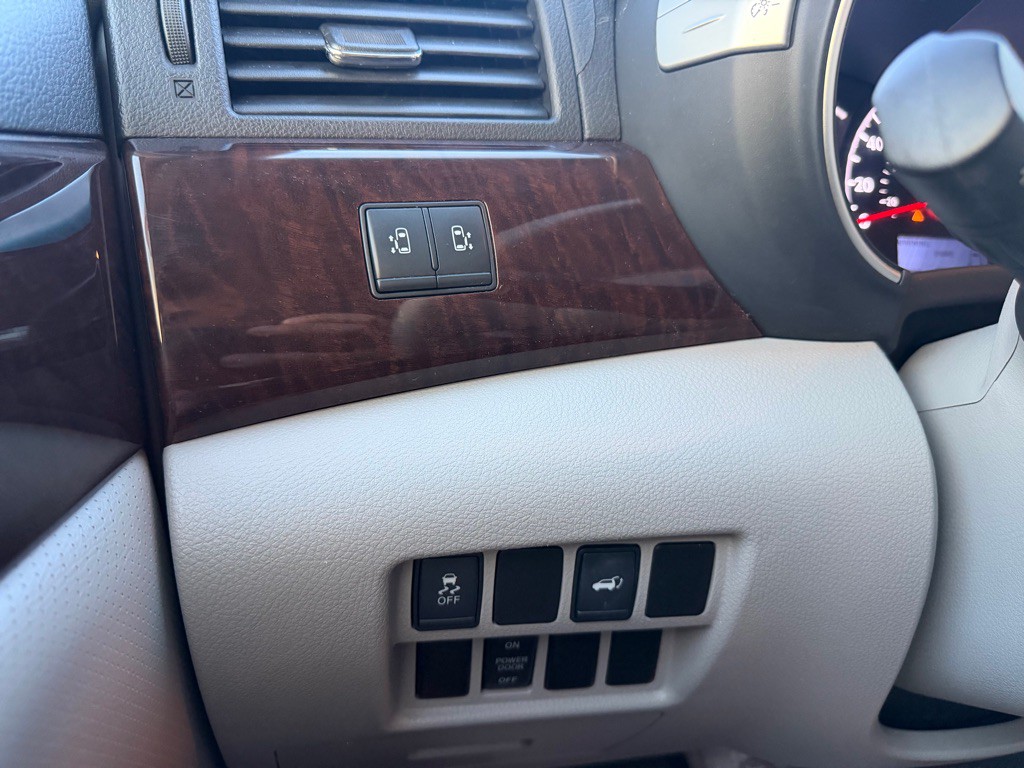 2011 Nissan Quest Image 19