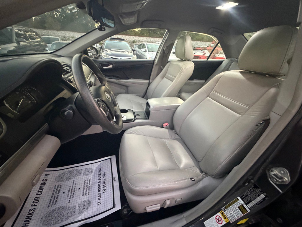 2014 Toyota Camry Image 8