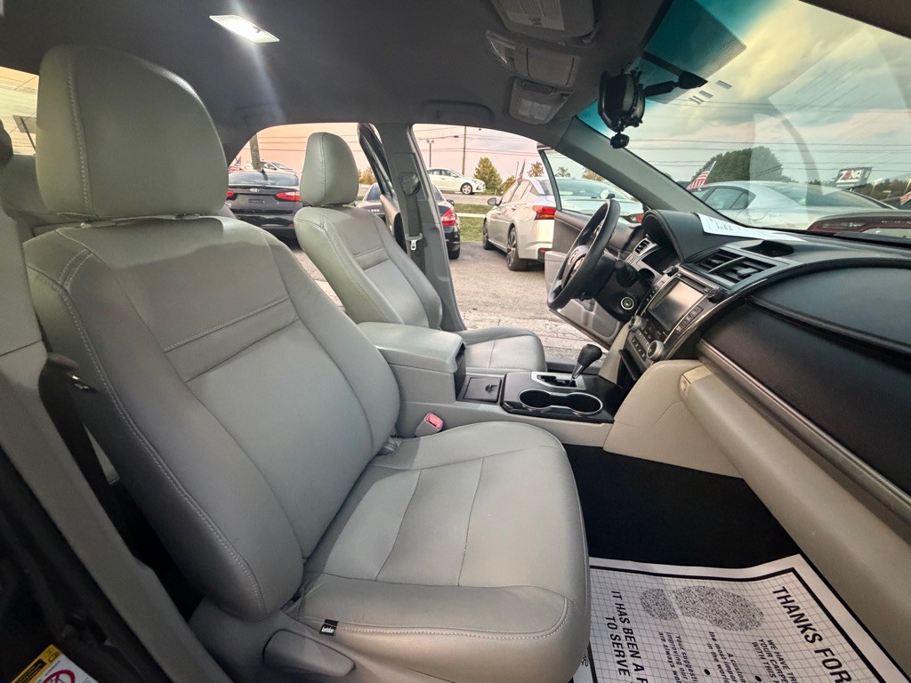 2014 Toyota Camry Image 9