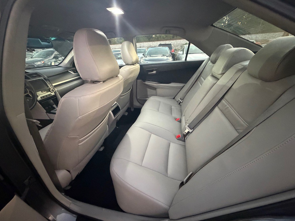 2014 Toyota Camry Image 10