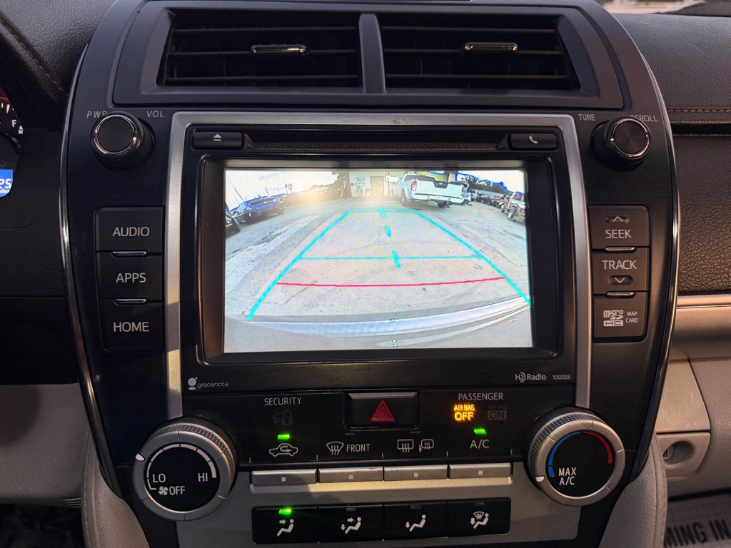 2014 Toyota Camry Image 15