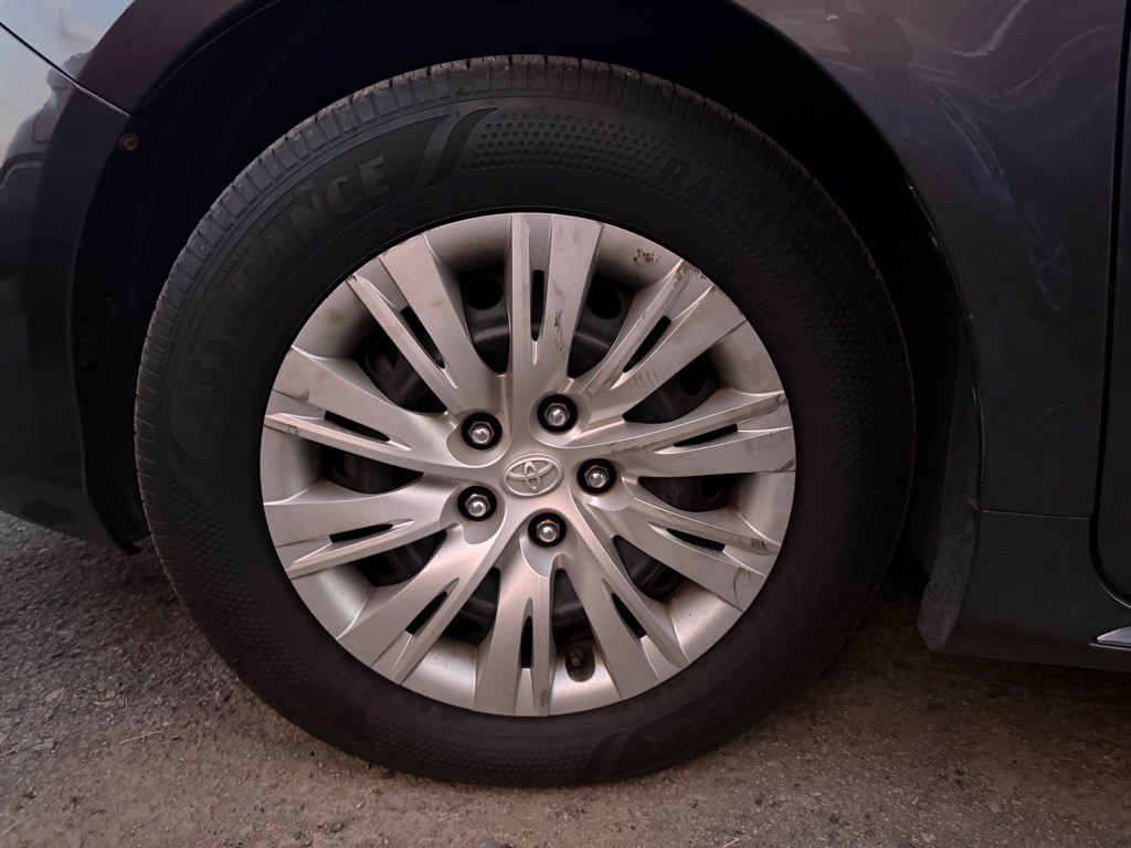 2014 Toyota Camry Image 16