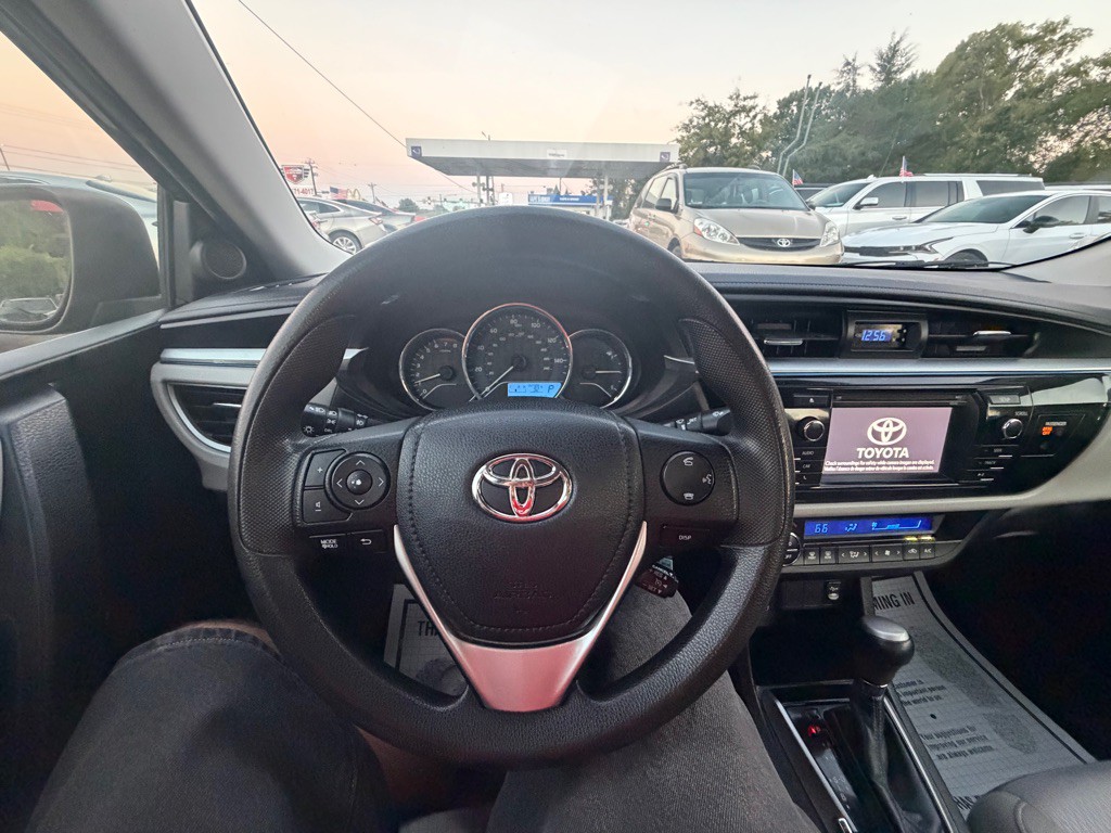 2015 Toyota Corolla Image 12