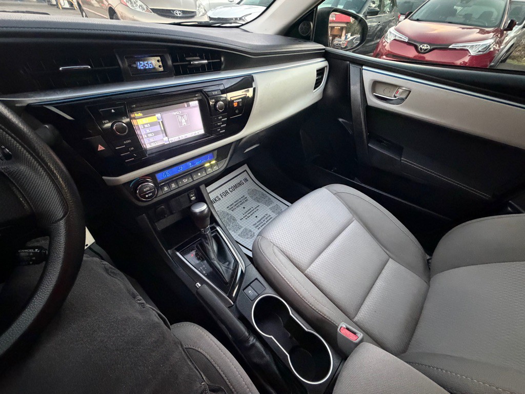 2015 Toyota Corolla Image 14