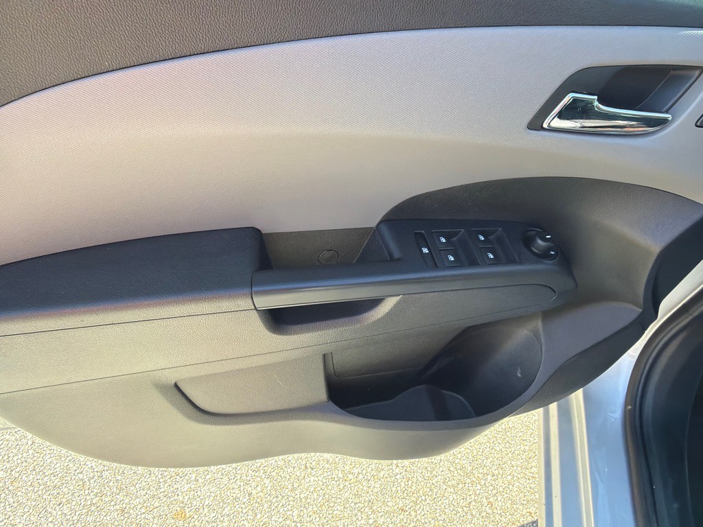 2015 Chevrolet Sonic Image 11