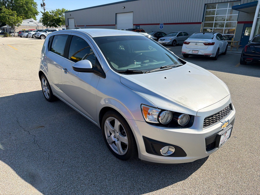 2015 Chevrolet Sonic Image 2