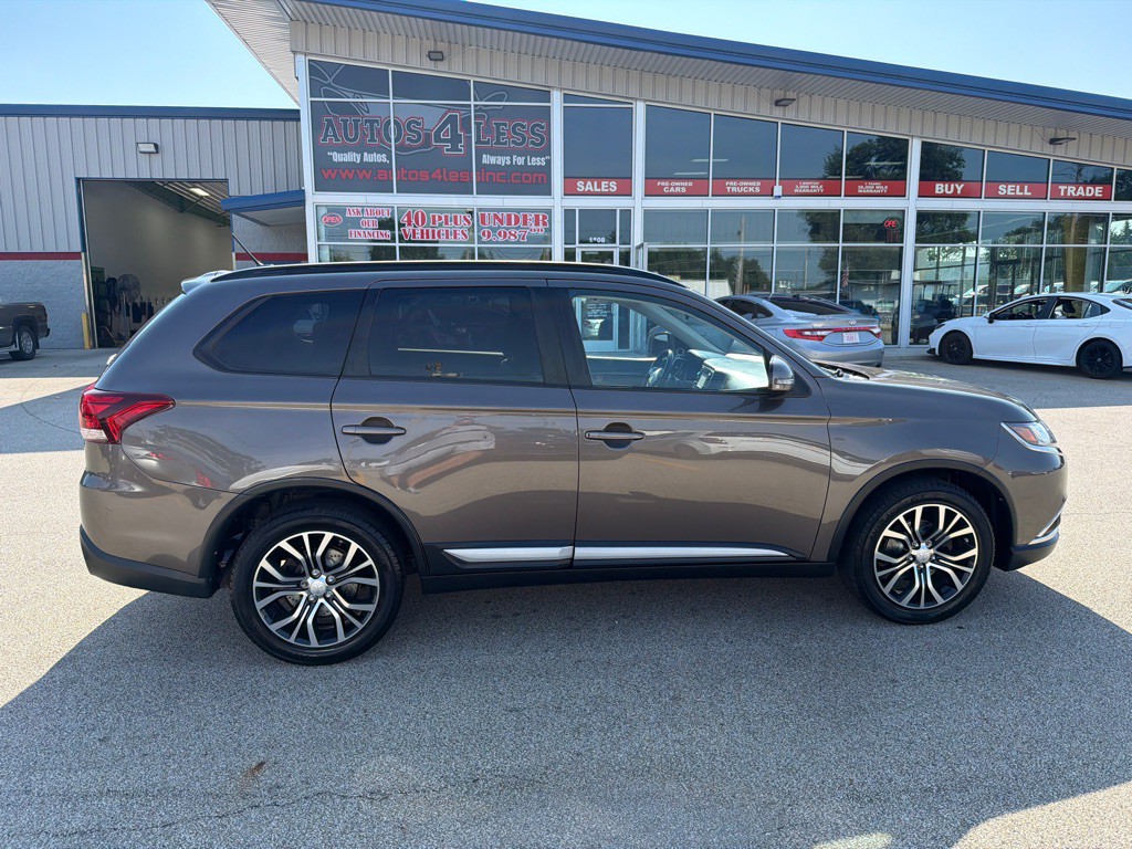 2016 Mitsubishi Outlander Image 1