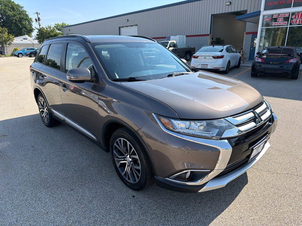 2016 Mitsubishi Outlander Image 2