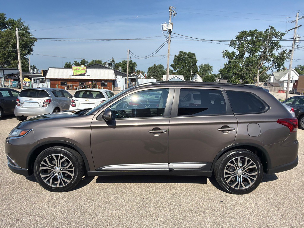 2016 Mitsubishi Outlander Image 5