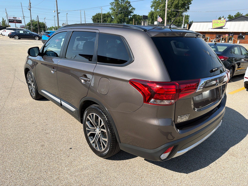 2016 Mitsubishi Outlander Image 6